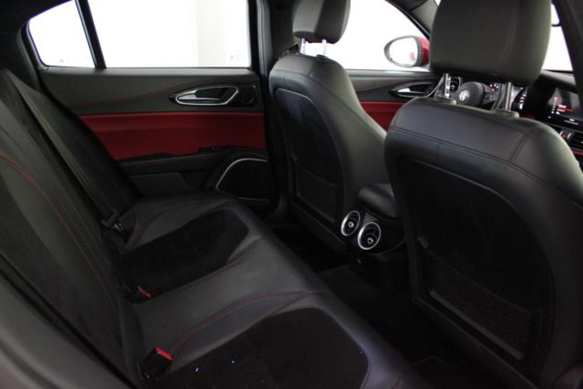 Alfa Romeo Giulia 2.9 T V6 Quadrifoglio (11)