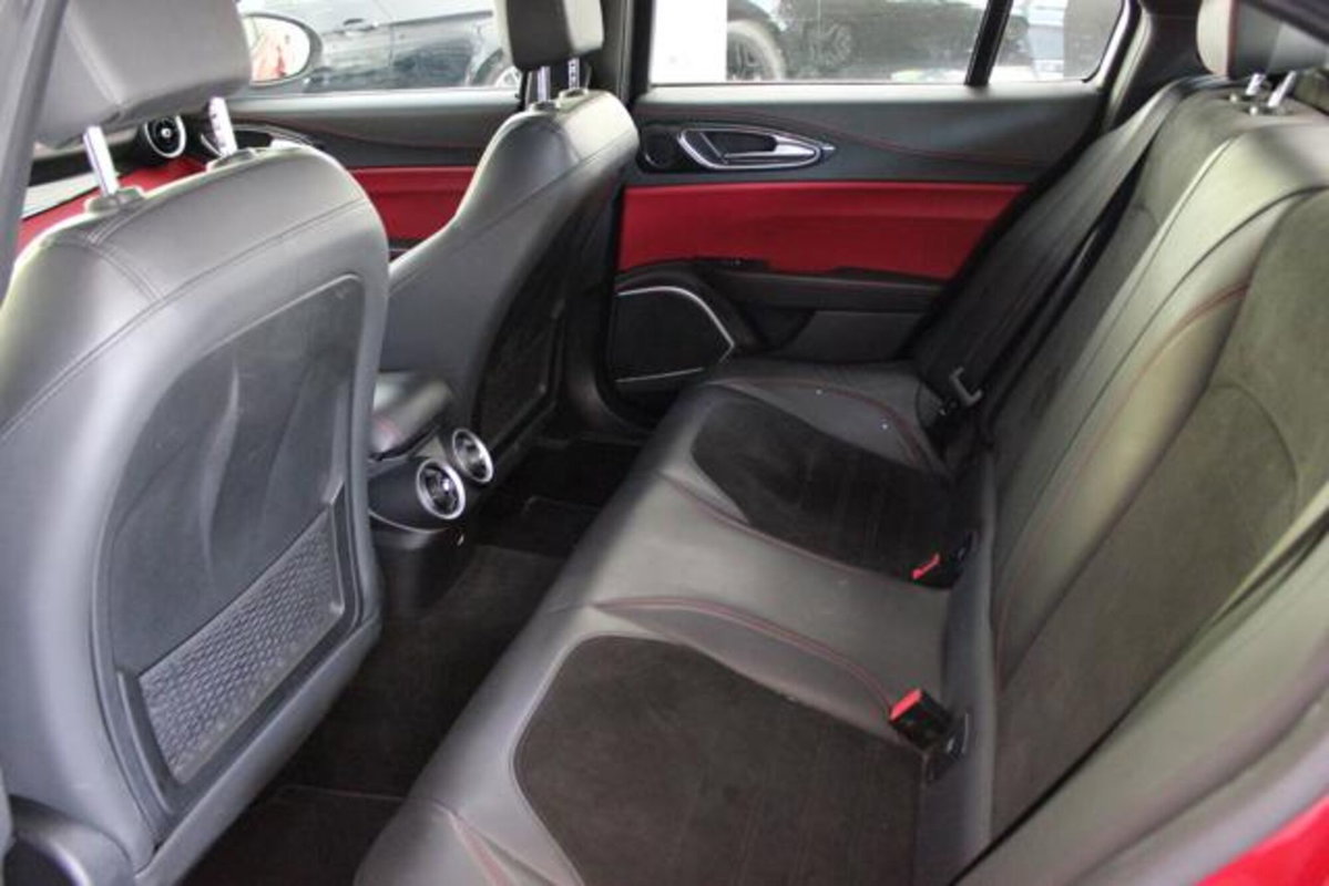 Alfa Romeo Giulia 2.9 T V6 Quadrifoglio (13)