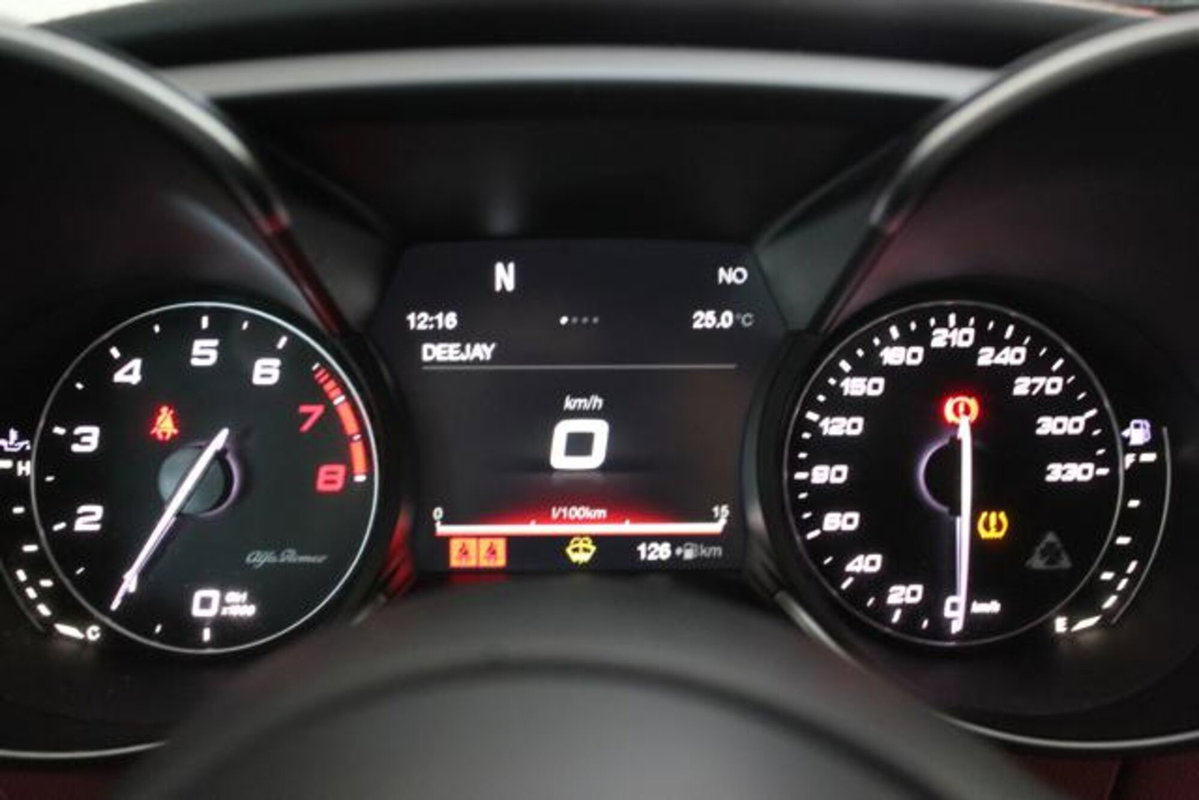 Alfa Romeo Giulia 2.9 T V6 Quadrifoglio (15)