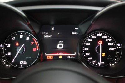 Alfa Romeo Giulia 2.9 T V6 Quadrifoglio (15)