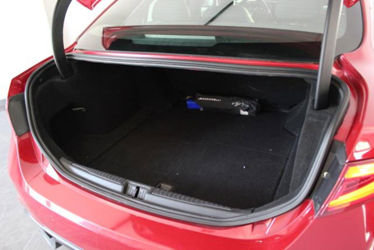 Alfa Romeo Giulia 2.9 T V6 Quadrifoglio (18)