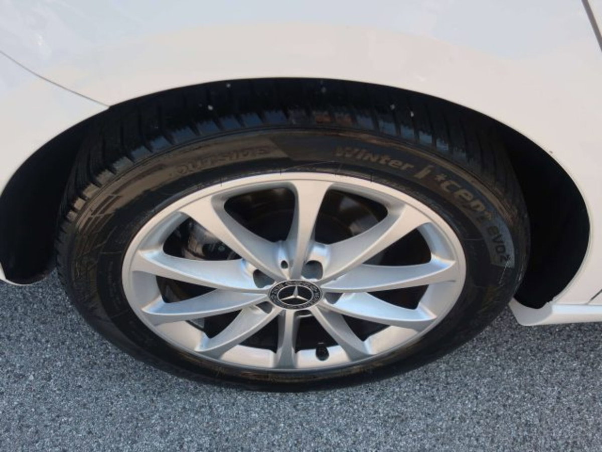 Mercedes-Benz Classe A Sedan 180 d 4p. Sport (11)
