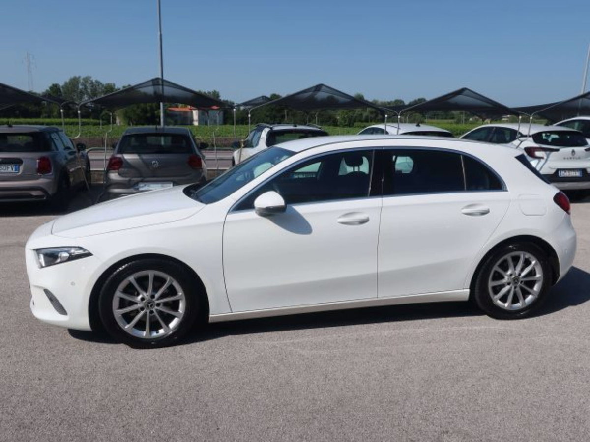 Mercedes-Benz Classe A Sedan 180 d 4p. Sport (14)