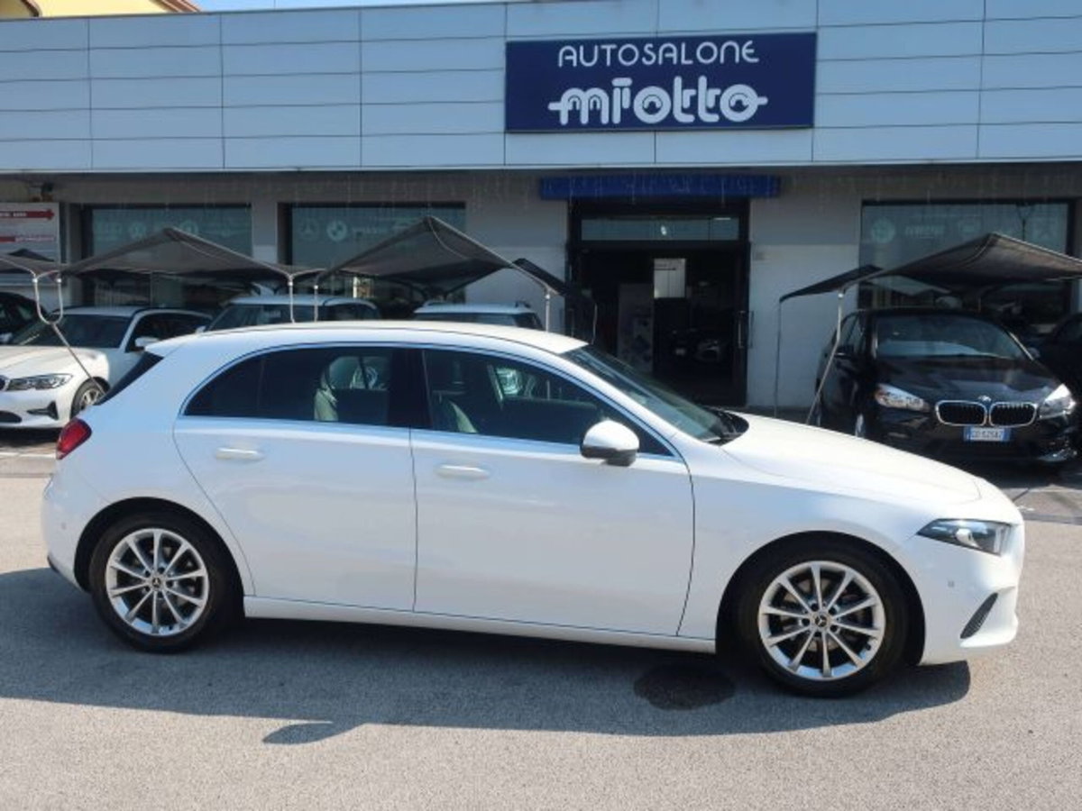 Mercedes-Benz Classe A Sedan 180 d 4p. Sport (15)