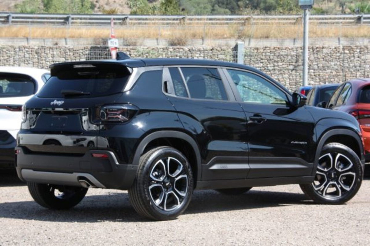 Jeep Avenger 1.2 turbo e-hybrid mhev Summit fwd 110cv edct6 (5)