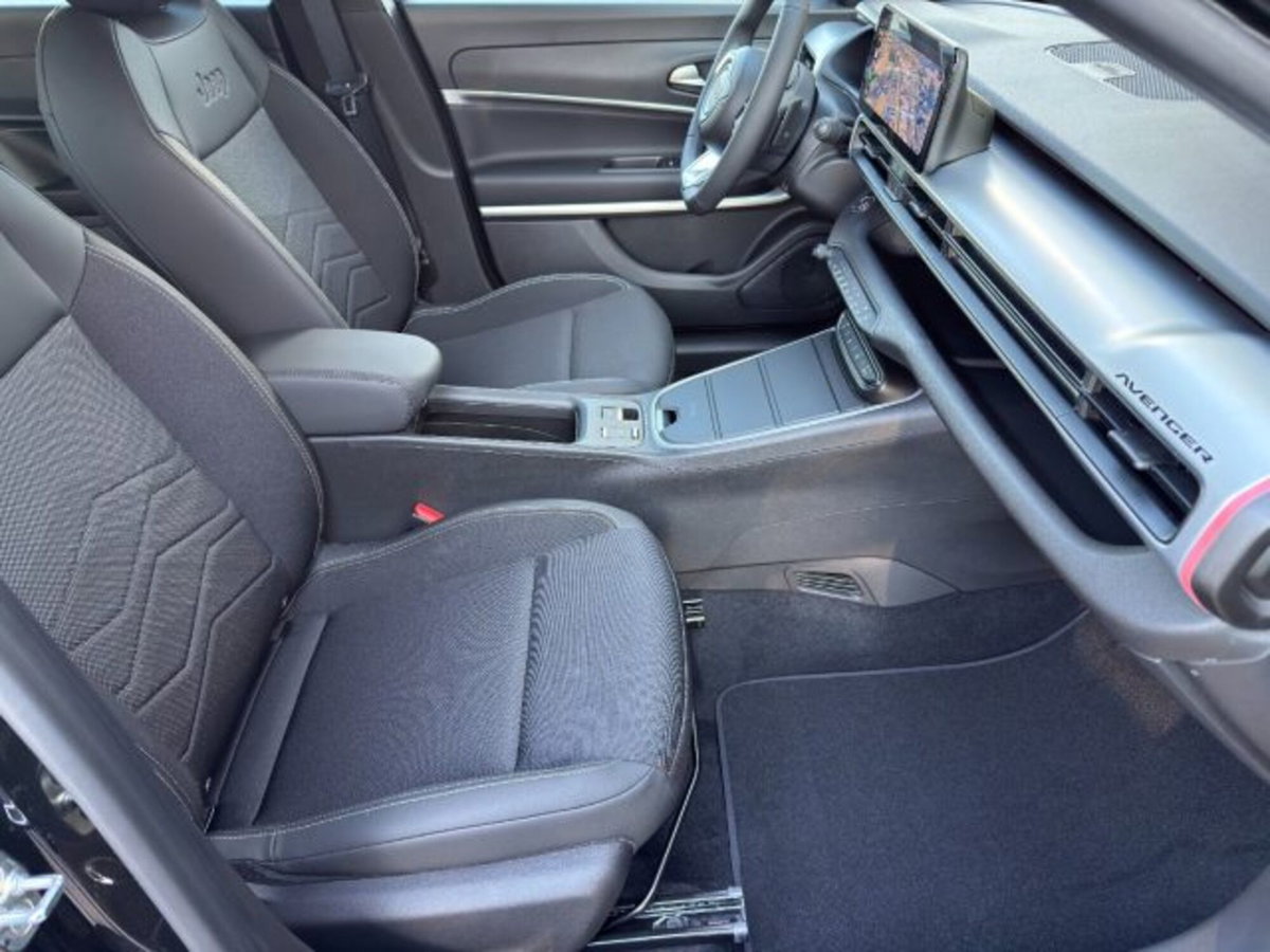 Jeep Avenger 1.2 turbo e-hybrid mhev Summit fwd 110cv edct6 (9)