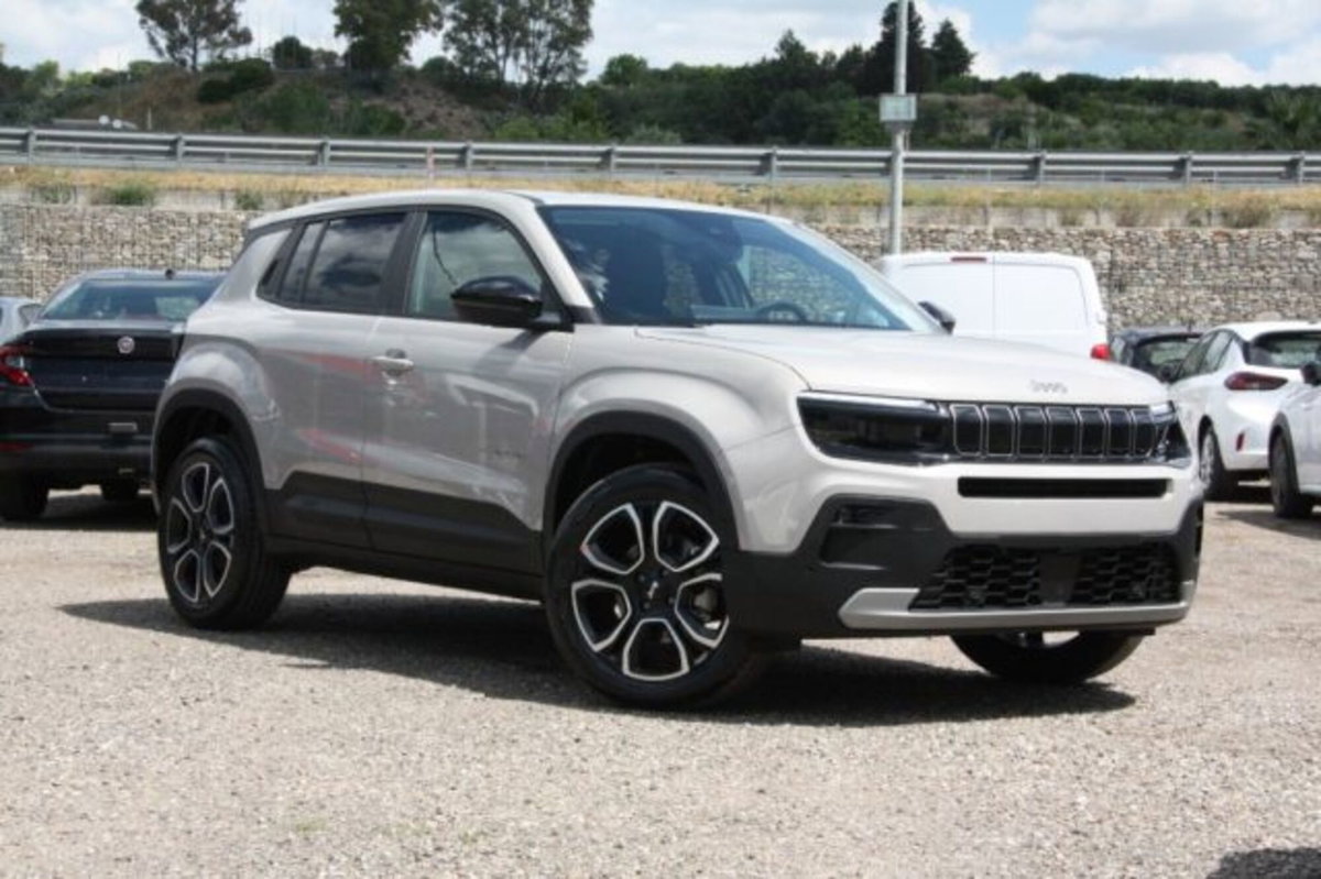 Jeep Avenger 1.2 turbo Summit fwd 100cv (6)