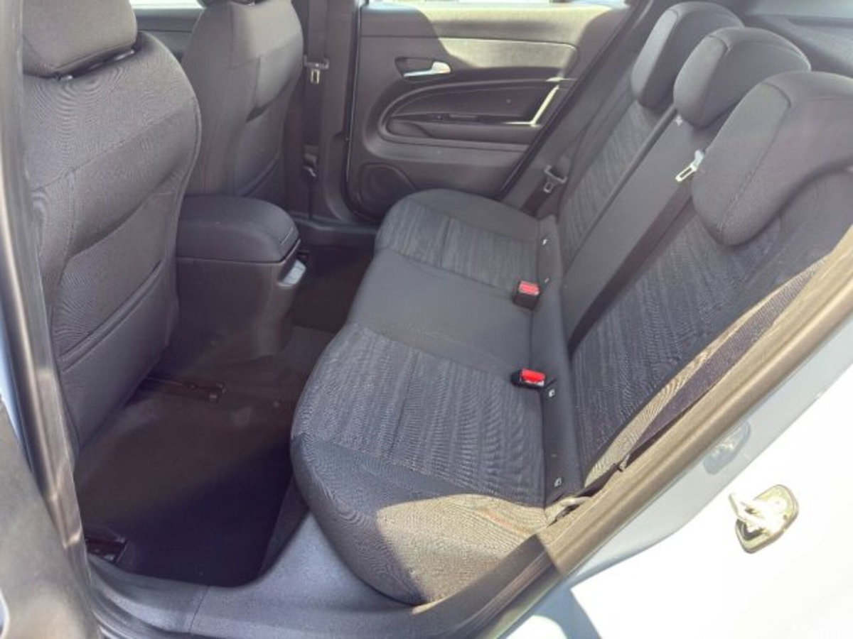 Jeep Avenger 1.2 turbo Longitude fwd 100cv (14)