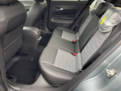Jeep Avenger 1.2 turbo e-hybrid mhev Overland 4xe 145cv edct6 (11)