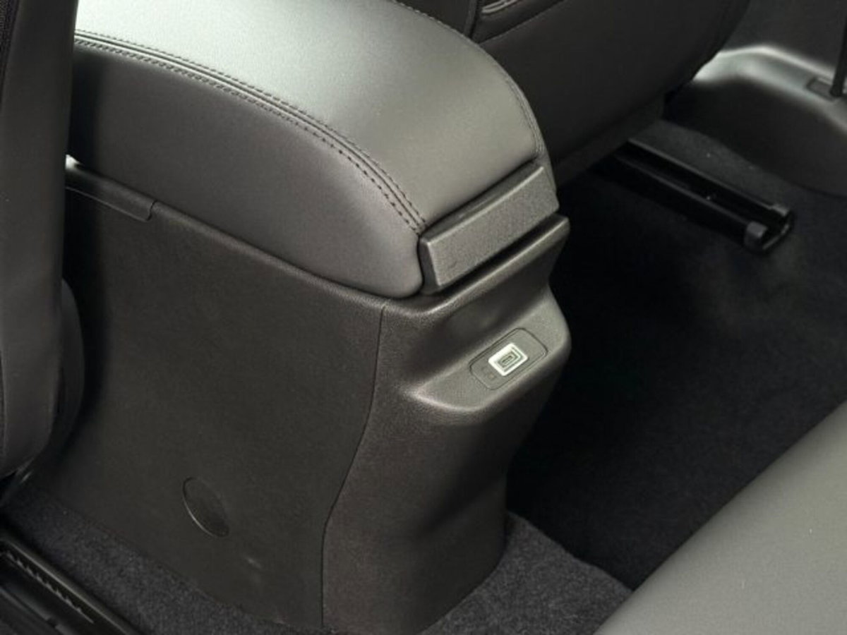 Jeep Avenger 1.2 turbo e-hybrid mhev Overland 4xe 145cv edct6 (12)