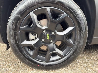 Jeep Avenger 1.2 turbo e-hybrid mhev Overland 4xe 145cv edct6 (13)