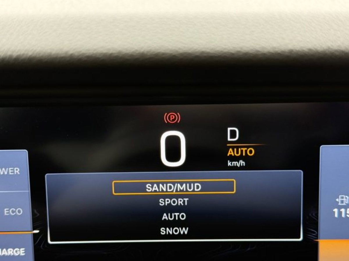 Jeep Avenger 1.2 turbo e-hybrid mhev Overland 4xe 145cv edct6 (14)