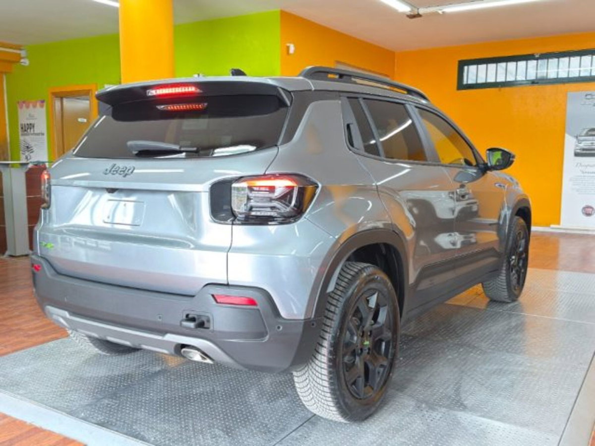 Jeep Avenger 1.2 turbo e-hybrid mhev Overland 4xe 145cv edct6 (6)