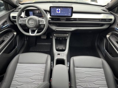 Jeep Avenger 1.2 turbo e-hybrid mhev Overland 4xe 145cv edct6 (8)