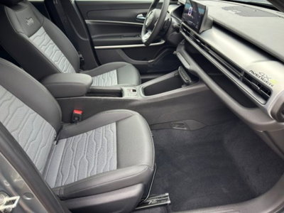 Jeep Avenger 1.2 turbo e-hybrid mhev Overland 4xe 145cv edct6 (9)