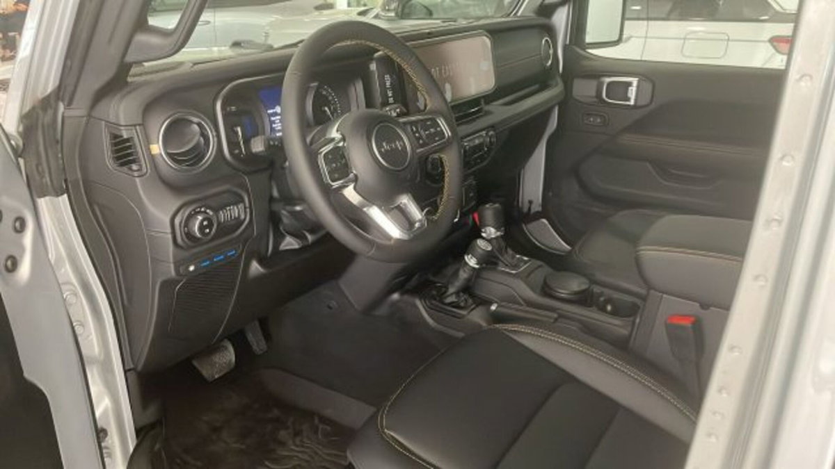 Jeep Wrangler Unlimited 2.0 PHEV ATX 4xe Sahara (4)