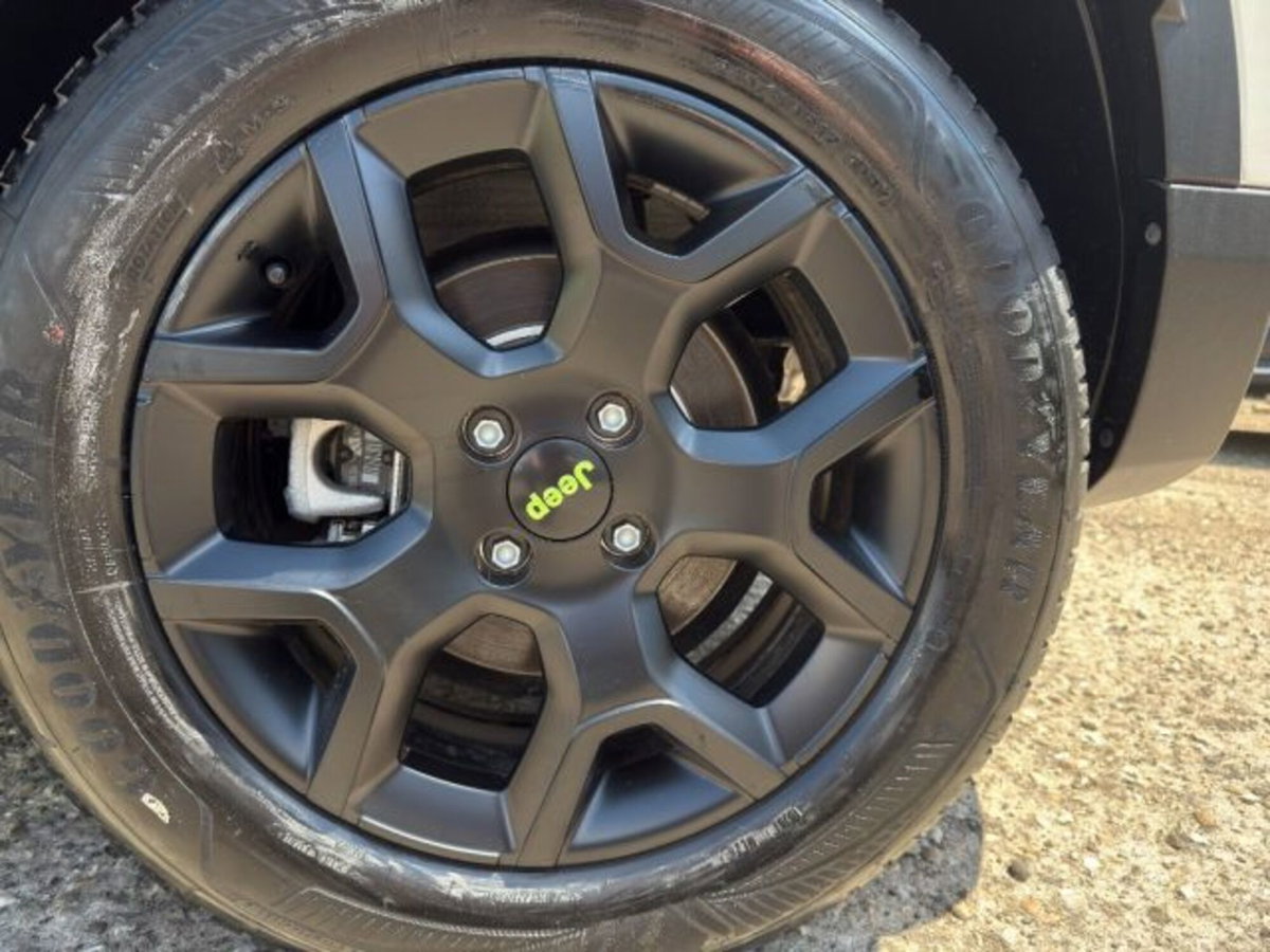 Jeep Avenger 1.2 turbo e-hybrid mhev Upland 4xe 145cv edct6 (10)