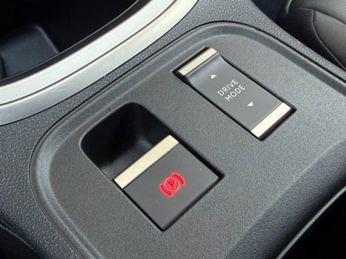 Jeep Avenger 1.2 turbo e-hybrid mhev Upland 4xe 145cv edct6 (14)