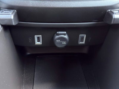 Jeep Avenger 1.2 turbo e-hybrid mhev Upland 4xe 145cv edct6 (16)