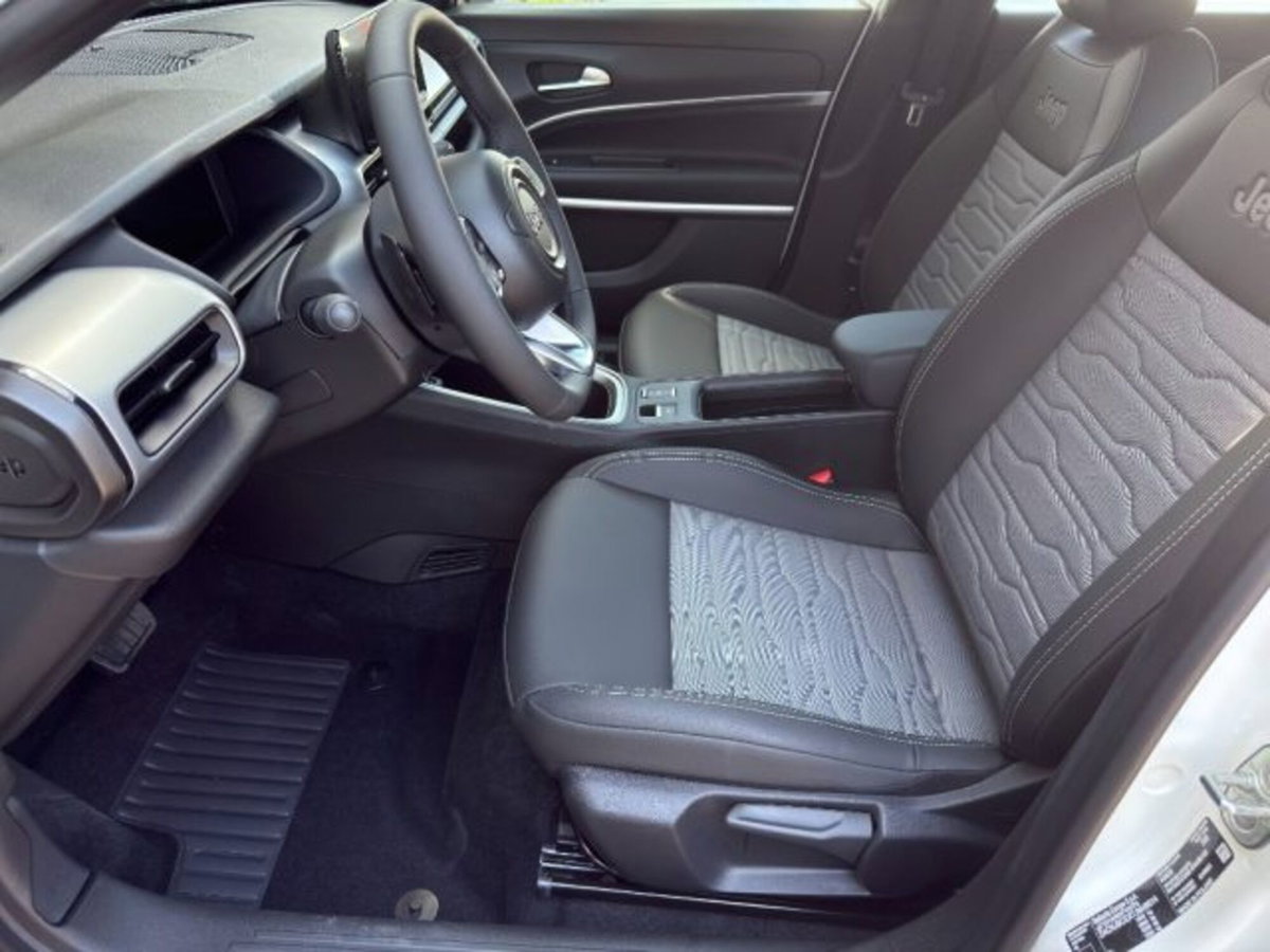 Jeep Avenger 1.2 turbo e-hybrid mhev Upland 4xe 145cv edct6 (6)