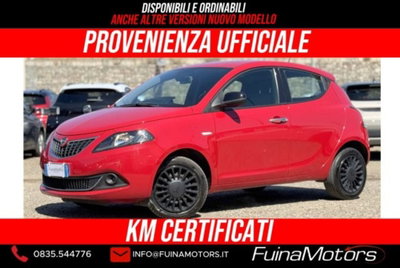 Lancia Ypsilon 1.0 FireFly 5 porte S&S Hybrid Ecochic Silver usata