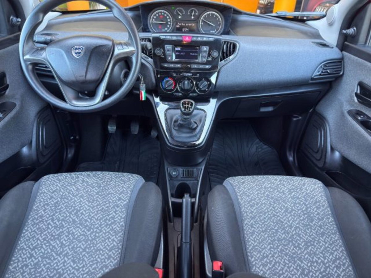 Lancia Ypsilon 1.0 FireFly 5 porte S&S Hybrid Ecochic Silver (11)