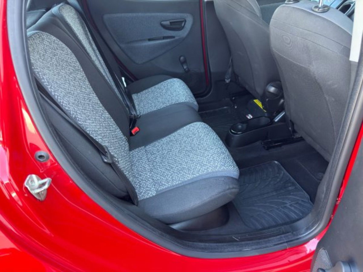 Lancia Ypsilon 1.0 FireFly 5 porte S&S Hybrid Ecochic Silver (13)