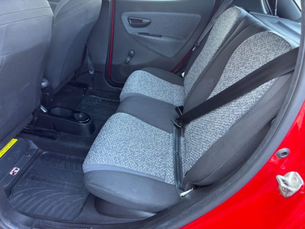 Lancia Ypsilon 1.0 FireFly 5 porte S&S Hybrid Ecochic Silver (14)