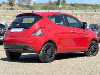 Lancia Ypsilon 1.0 FireFly 5 porte S&S Hybrid Ecochic Silver (2)