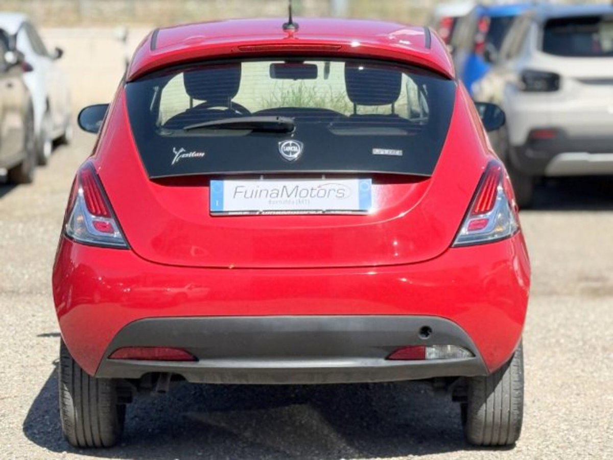 Lancia Ypsilon 1.0 FireFly 5 porte S&S Hybrid Ecochic Silver (3)