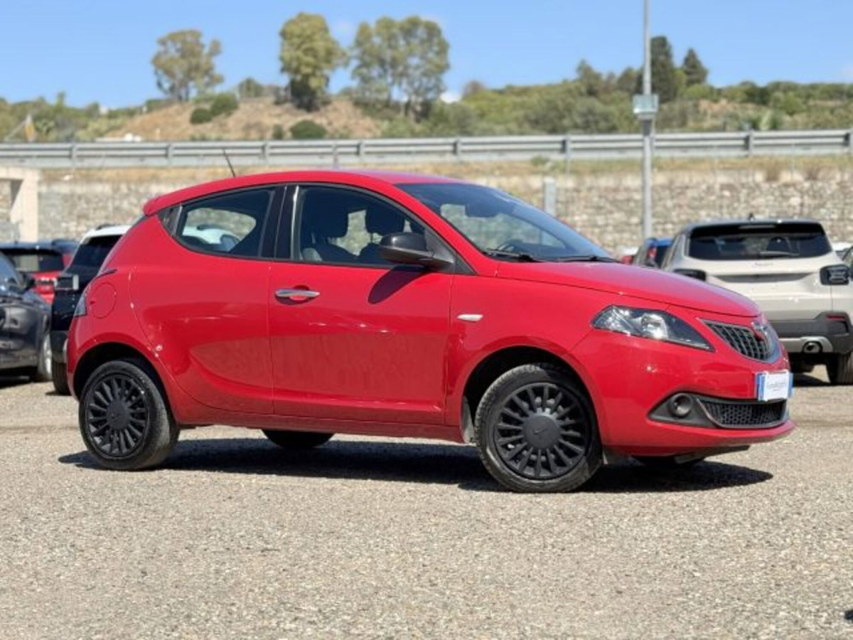 Lancia Ypsilon 1.0 FireFly 5 porte S&S Hybrid Ecochic Silver (6)