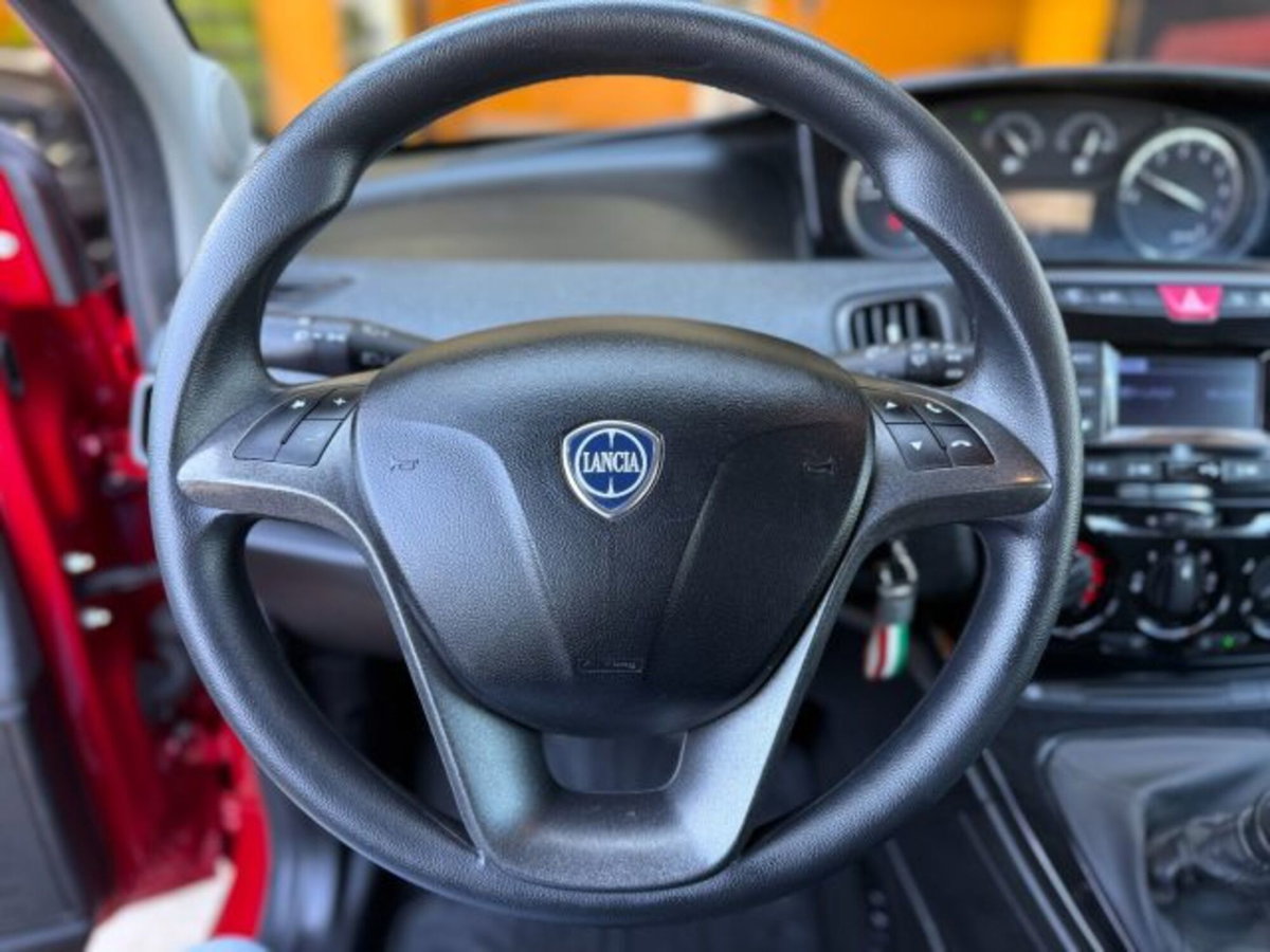 Lancia Ypsilon 1.0 FireFly 5 porte S&S Hybrid Ecochic Silver (7)