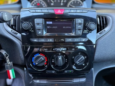 Lancia Ypsilon 1.0 FireFly 5 porte S&S Hybrid Ecochic Silver (8)