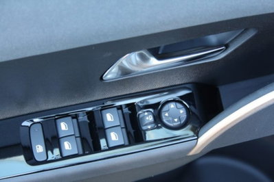 Lancia Ypsilon 1.2 mhev LX 110cv e-dct (17)