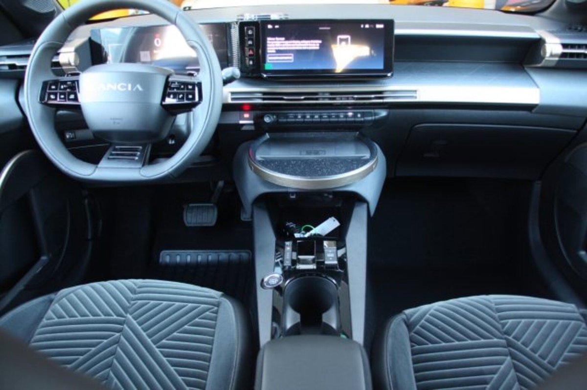 Lancia Ypsilon 1.2 mhev LX 110cv e-dct (8)