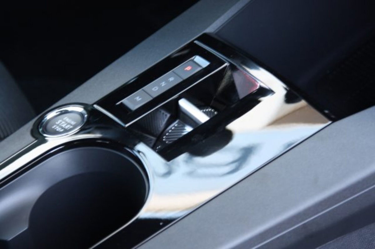 Lancia Ypsilon 1.2 mhev 110cv e-dct (13)