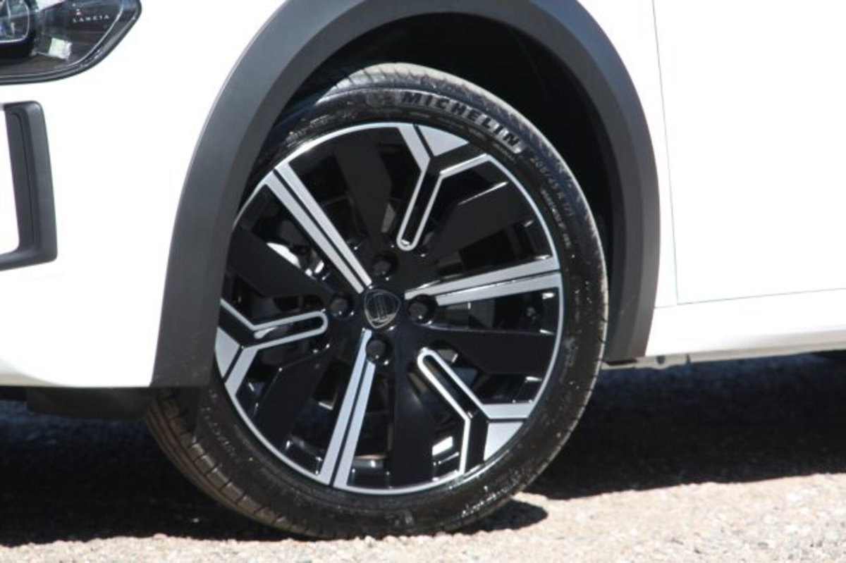 Lancia Ypsilon 1.2 mhev 110cv e-dct (19)
