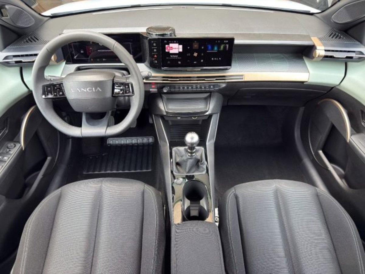 Lancia Ypsilon 1.2 100cv (8)