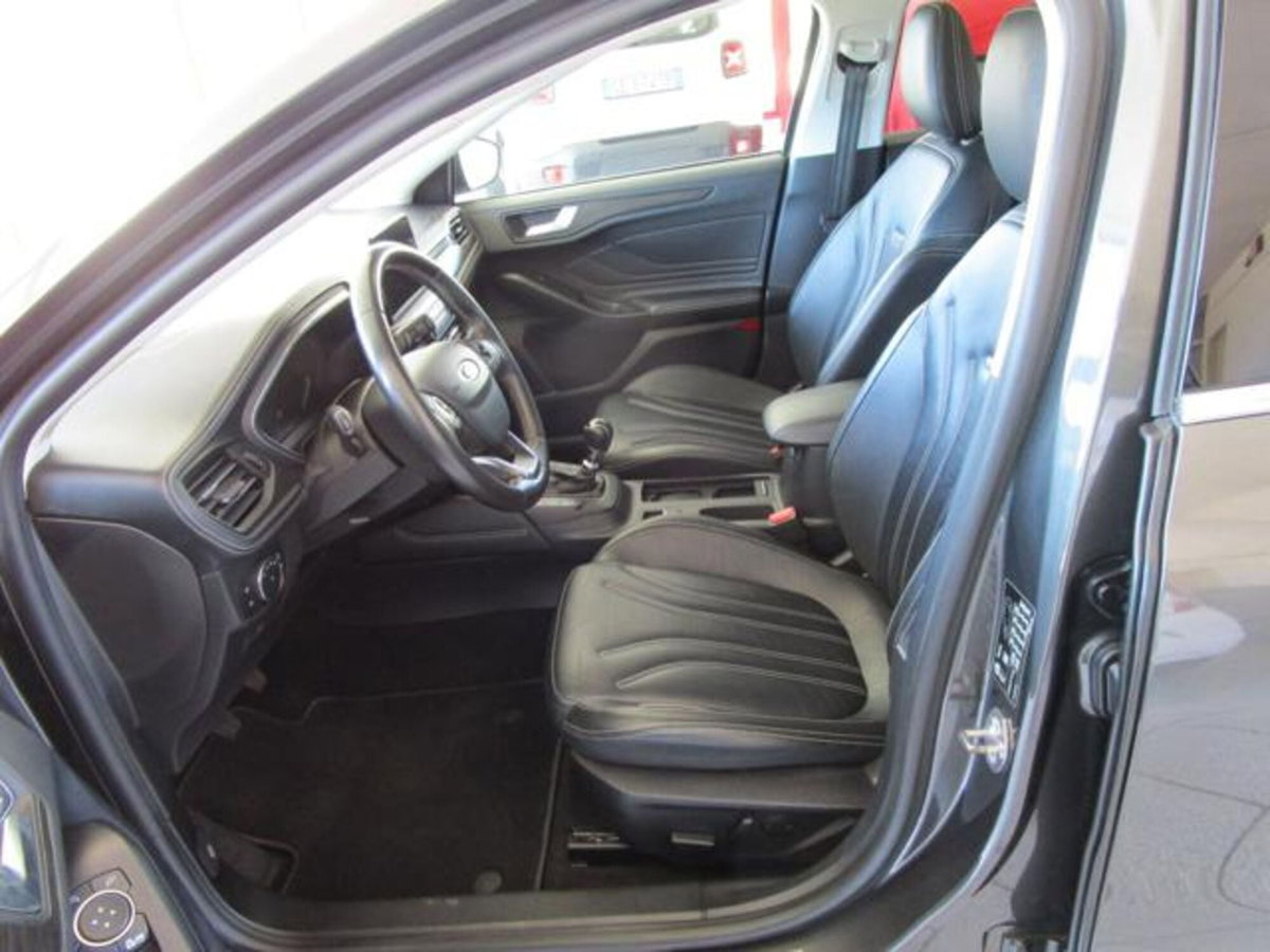 Ford Focus Station Wagon 1.0 EcoBoost 125 CV SW Vignale (8)