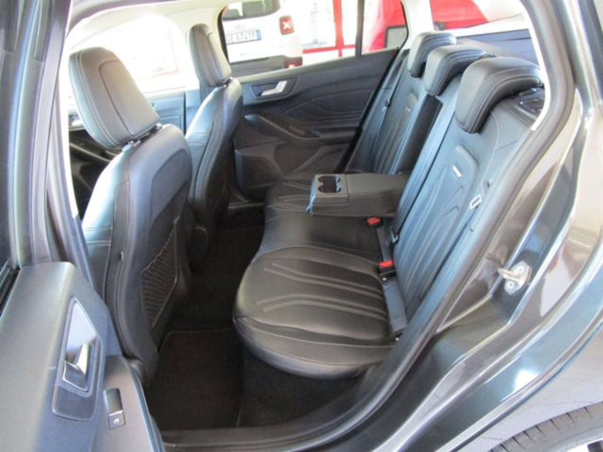 Ford Focus Station Wagon 1.0 EcoBoost 125 CV SW Vignale (9)