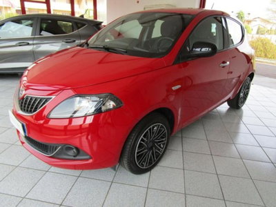 Lancia Ypsilon 1.0 FireFly 5 porte S&S Hybrid Ecochic Gold usata