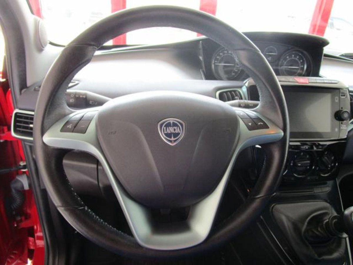 Lancia Ypsilon 1.0 FireFly 5 porte S&S Hybrid Ecochic Gold (13)