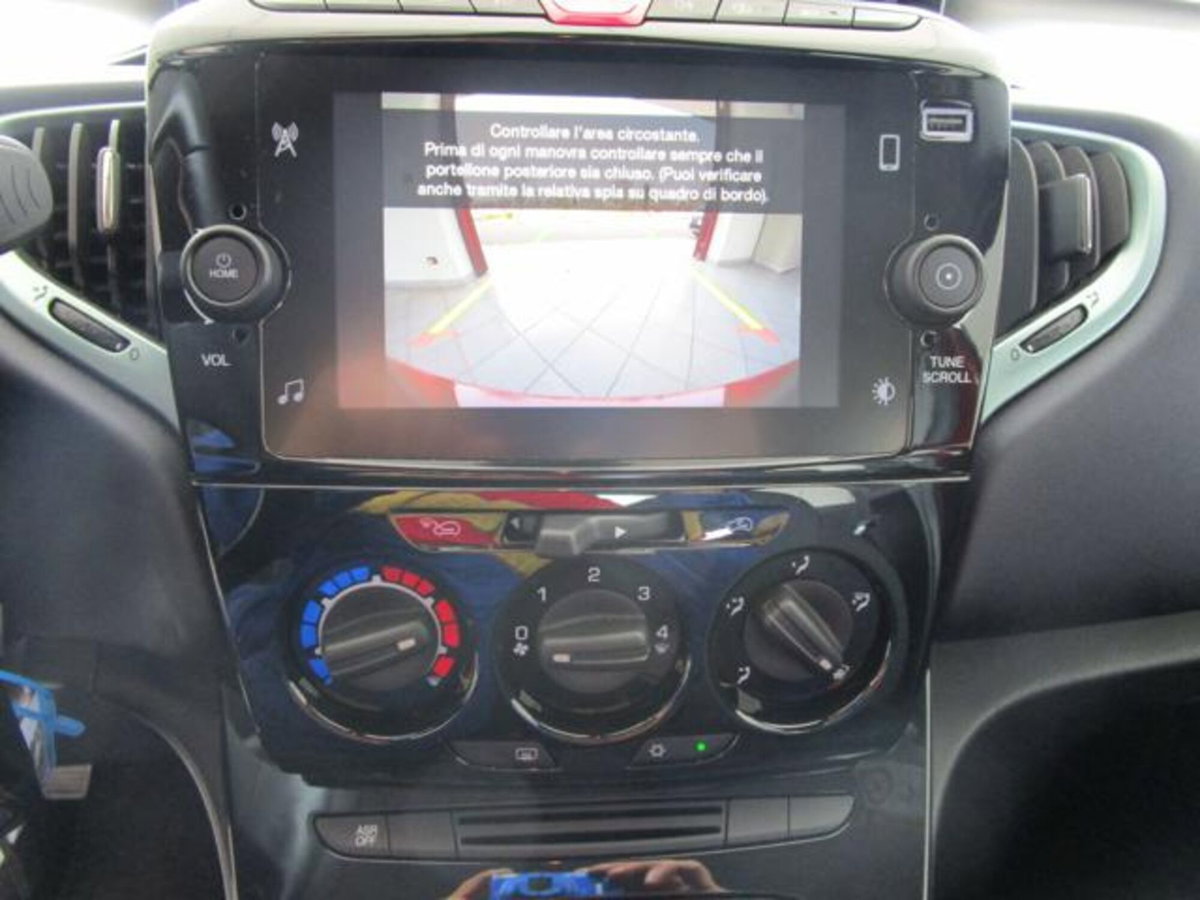 Lancia Ypsilon 1.0 FireFly 5 porte S&S Hybrid Ecochic Gold (14)