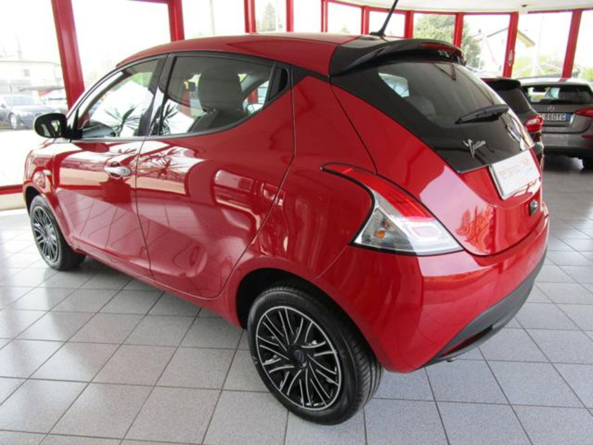 Lancia Ypsilon 1.0 FireFly 5 porte S&S Hybrid Ecochic Gold (4)