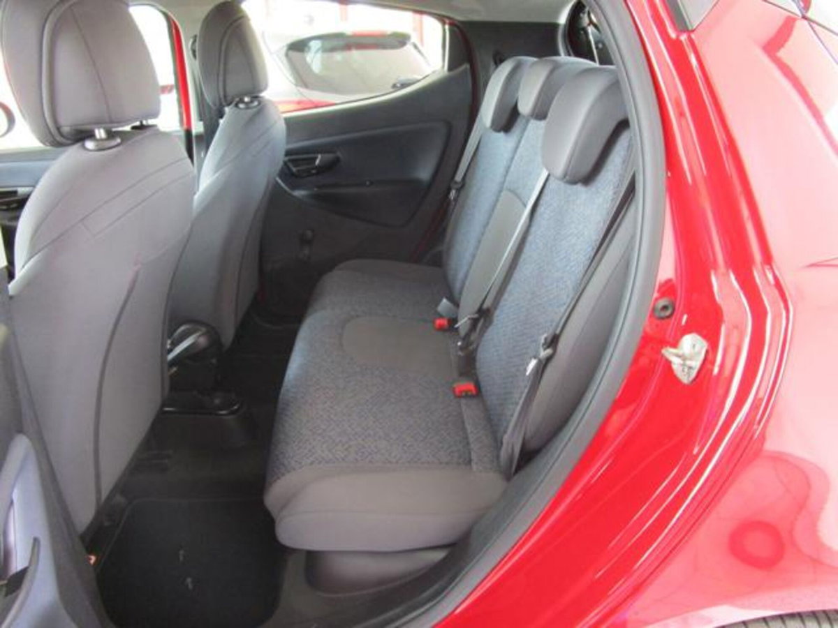Lancia Ypsilon 1.0 FireFly 5 porte S&S Hybrid Ecochic Gold (9)