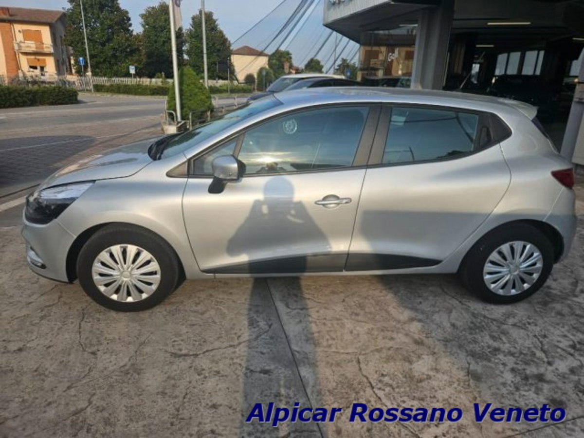 Renault Clio 1.2 75 CV 5 porte Duel (10)