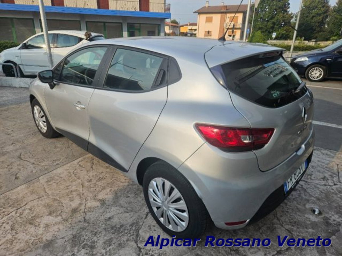 Renault Clio 1.2 75 CV 5 porte Duel (11)