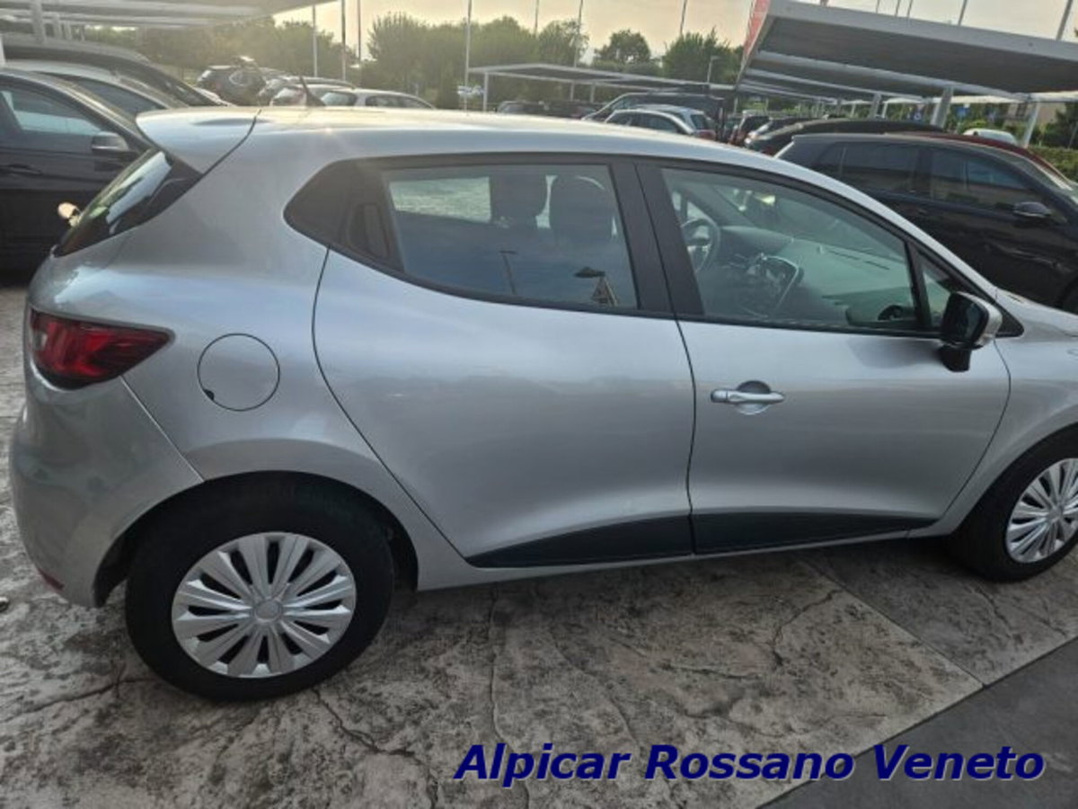 Renault Clio 1.2 75 CV 5 porte Duel (15)