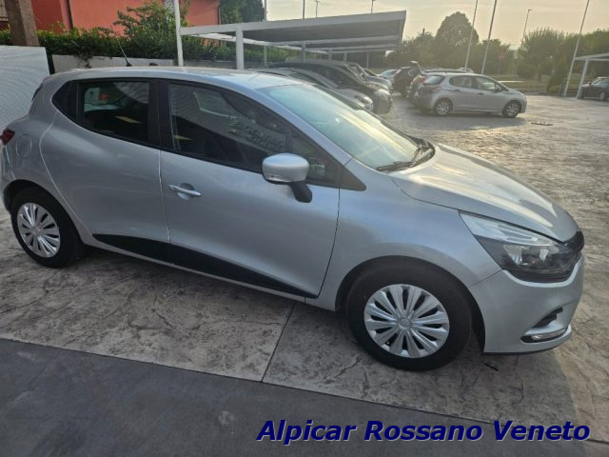 Renault Clio 1.2 75 CV 5 porte Duel (16)