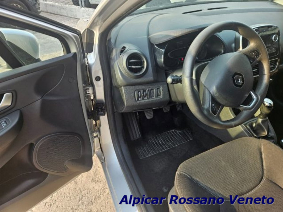 Renault Clio 1.2 75 CV 5 porte Duel (6)